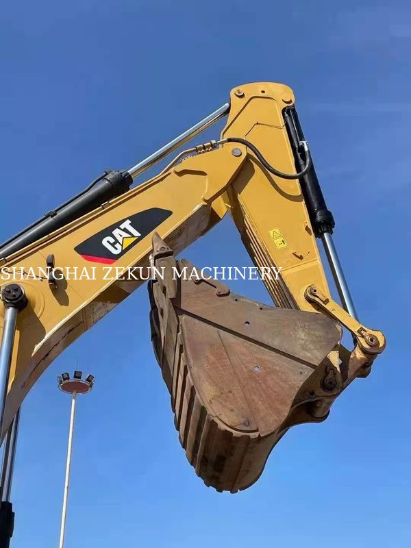 Gebrauchtbaugerät Cat 390F Crawler Bagger mit Cat Motor 390 KW