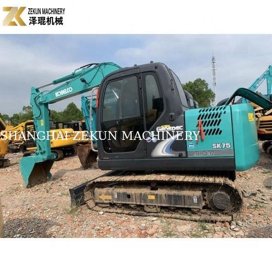Mini Kobelco SK75 SR UR Bagger mit Originalfarbe und 6850 kg Gewicht