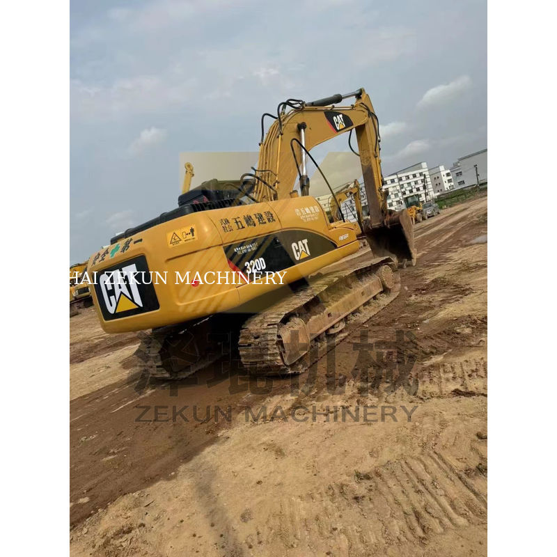 Gebrauchtes Cat 320D Bagger in Japan mit 20000 KG Maschinengewicht in gutem Zustand