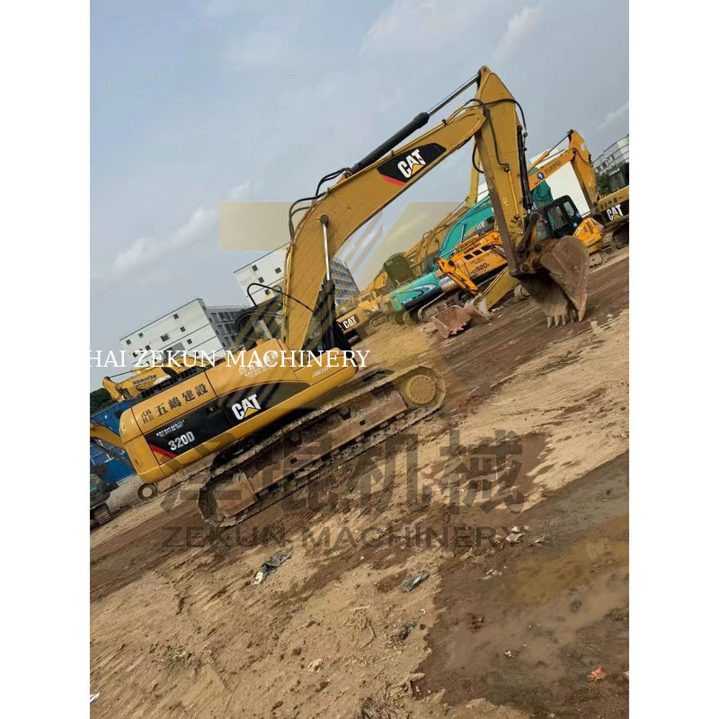 Gebrauchtes Cat 320D Bagger in Japan mit 20000 KG Maschinengewicht in gutem Zustand