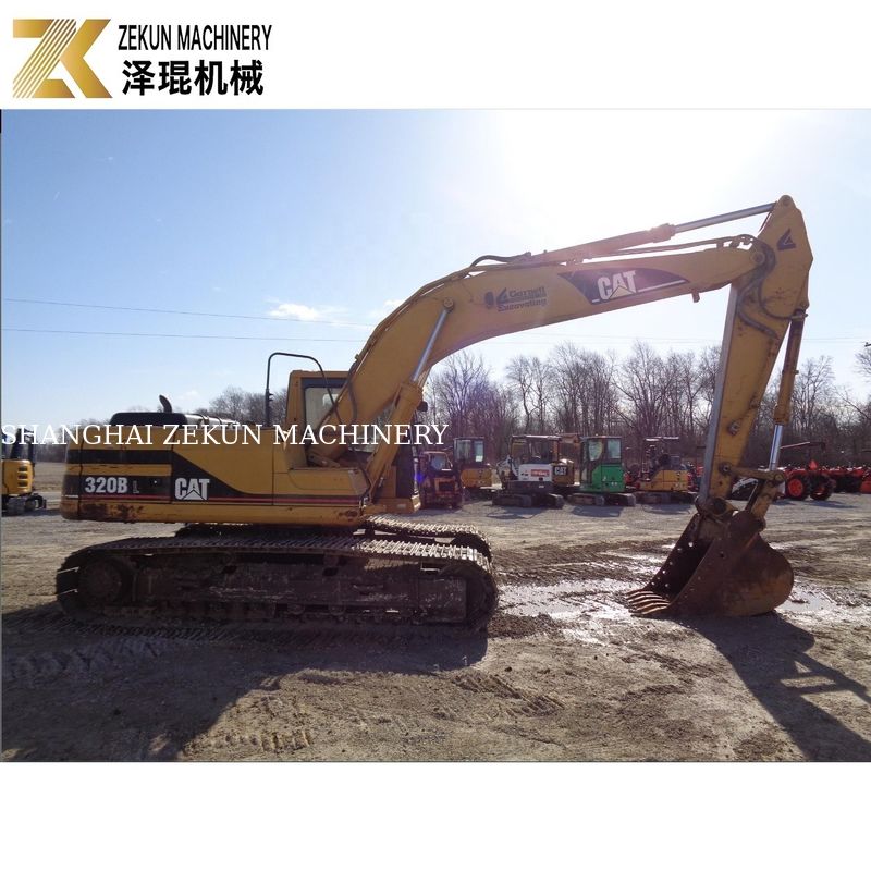 Erdgräben ermöglicht mit CAT 320 BL Bagger und 97 kW Caterpillar Motor