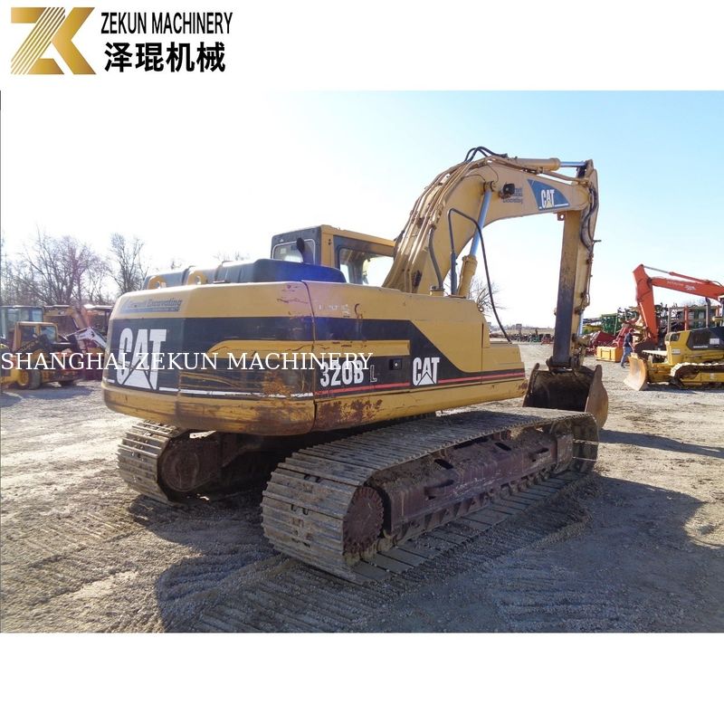 Erdgräben ermöglicht mit CAT 320 BL Bagger und 97 kW Caterpillar Motor