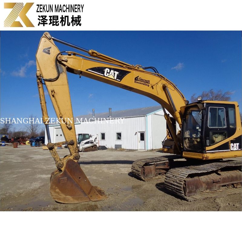 Erdgräben ermöglicht mit CAT 320 BL Bagger und 97 kW Caterpillar Motor