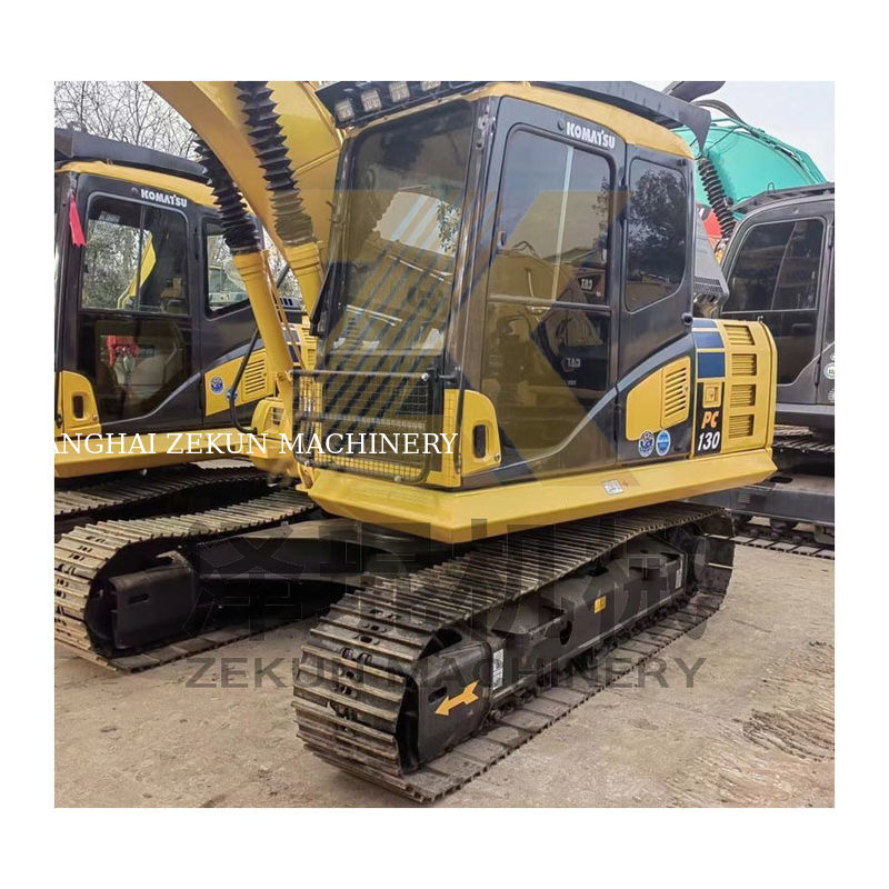 Komatsu PC130-7 PC130-8 mit Hydraulikzylinder