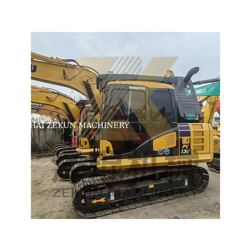 Komatsu PC130-7 PC130-8 mit Hydraulikzylinder