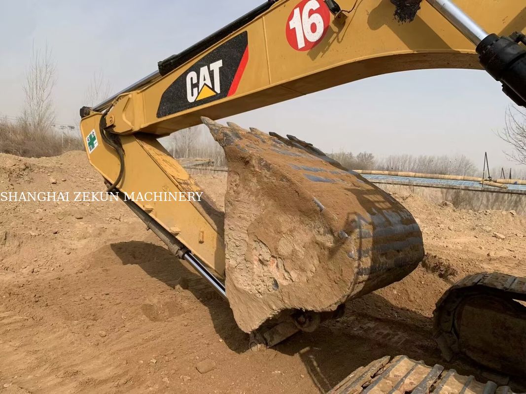 Vielseitige Baggermaschine 2020 Cat 323D2 23 Tonnen 4877 Stunden für verschiedene Anwendungen