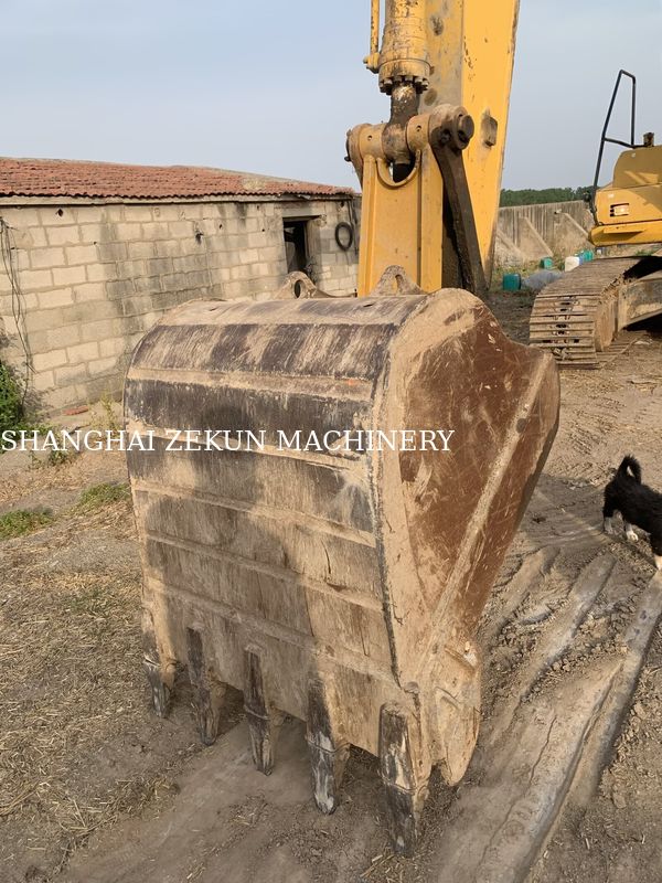 2015 Komatsu PC210LC-8MO Bagger mit Betriebsgewicht von 100 kg und maximaler Ausgrabbarkeit von 9