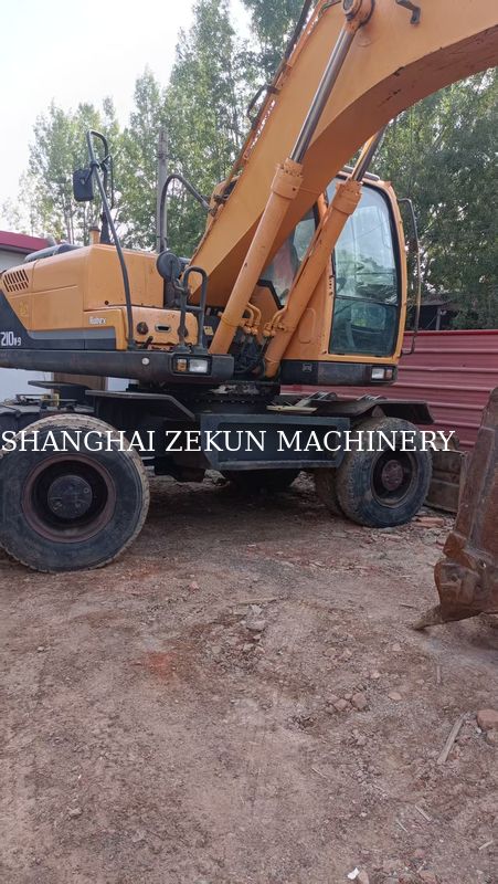 Hyundai R210W-9 Radbagger 330 L Kraftstoffbehälter und Hydraulikventil