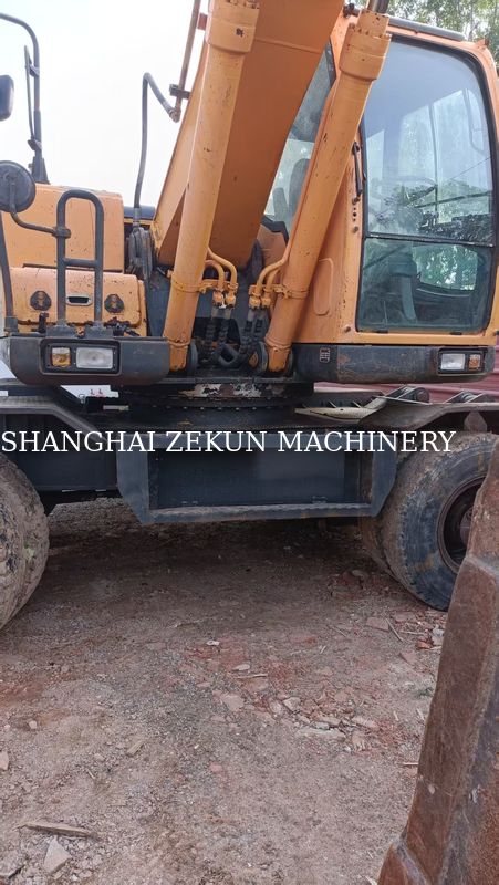 Hyundai R210W-9 Radbagger 330 L Kraftstoffbehälter und Hydraulikventil