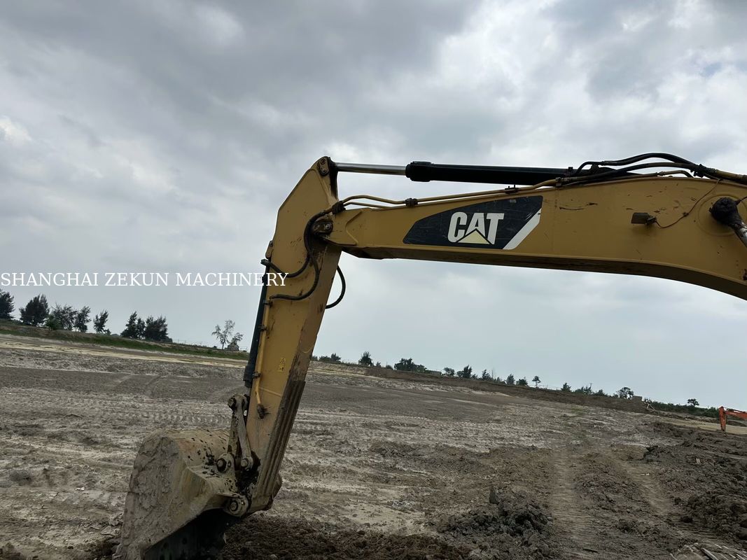 2014 CAT 320D2 Bagger 10.812 Stunden und Leistungsstarke Hydraulik-Durchflussrate 2 × 214 L/min Fahrgeschwindigkeit 3,5 / 5,5 km/h