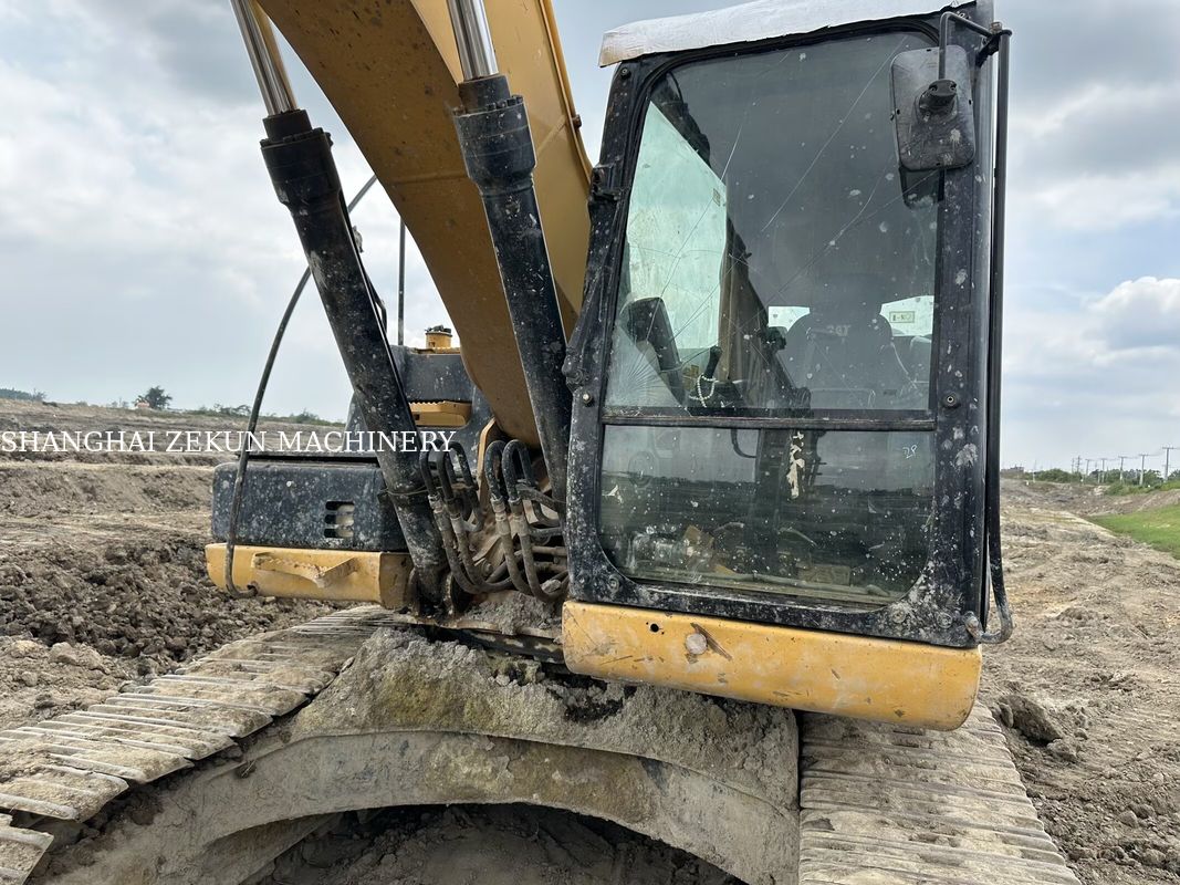 2014 CAT 320D2 Bagger 10.812 Stunden und Leistungsstarke Hydraulik-Durchflussrate 2 × 214 L/min Fahrgeschwindigkeit 3,5 / 5,5 km/h