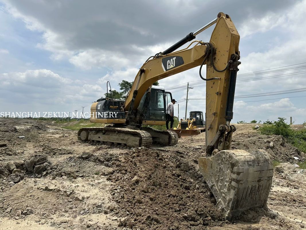 2014 CAT 320D2 Bagger 10.812 Stunden und Leistungsstarke Hydraulik-Durchflussrate 2 × 214 L/min Fahrgeschwindigkeit 3,5 / 5,5 km/h