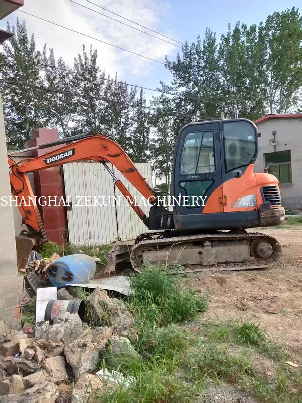 2013 Doosan DX60 Bagger mit hydraulischem Druck von 27,5 MPa und maximaler Grabhöhe von 800 mm