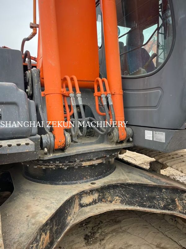 Hitachi ZX200-3G Bagger 10658 Stunden Armlänge 2,94 m Maximale Grabhöhe 620 mm